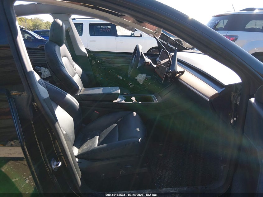 TESLA MODEL Y - zdjęcie 5