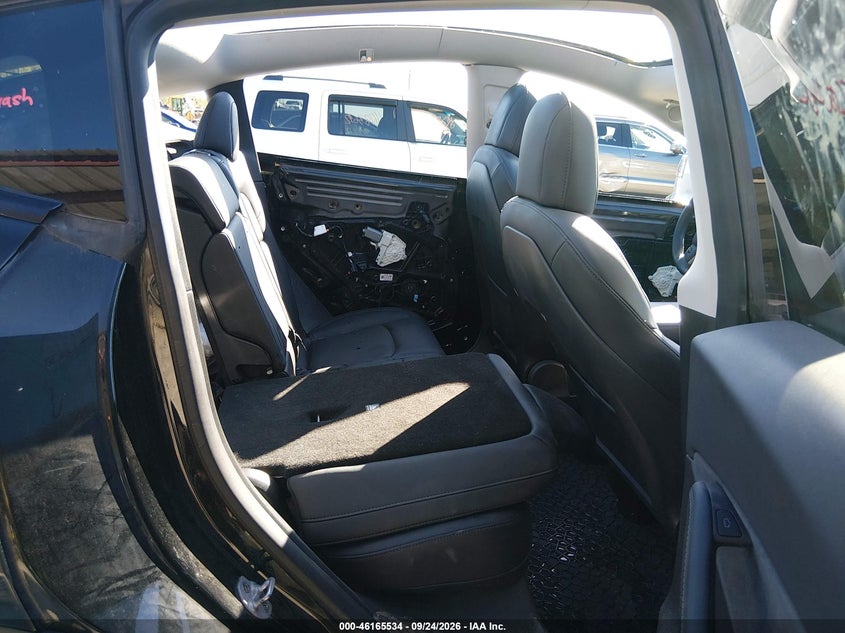 TESLA MODEL Y - zdjęcie 8