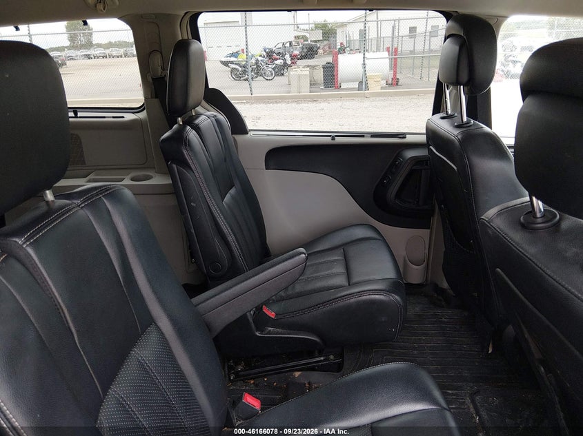 CHRYSLER TOWN & COUNTRY 2013 VIN 2C4RC1CG2DR652109
