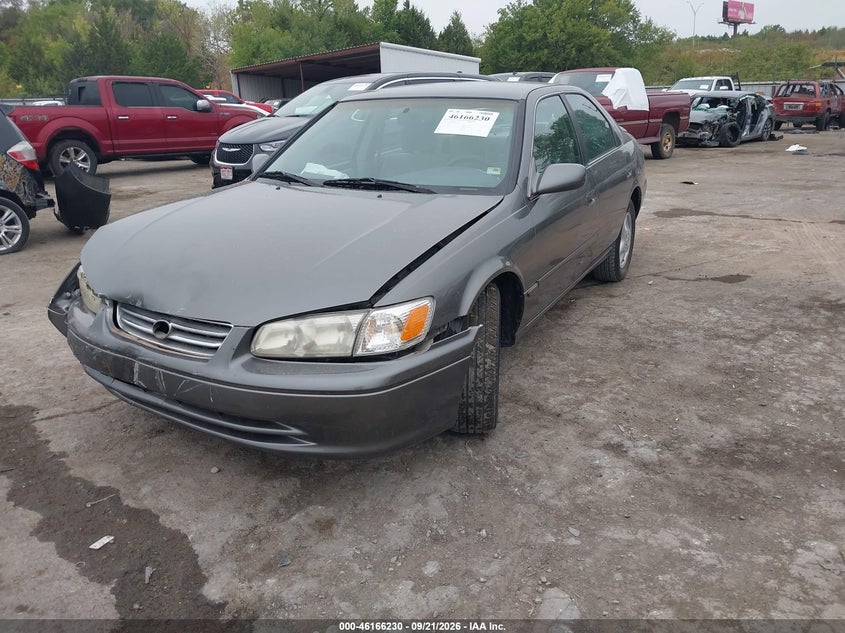 2000 Toyota Camry Le, Front End, IAAI, VIN JT2BG22K6Y0479351 — photo 2