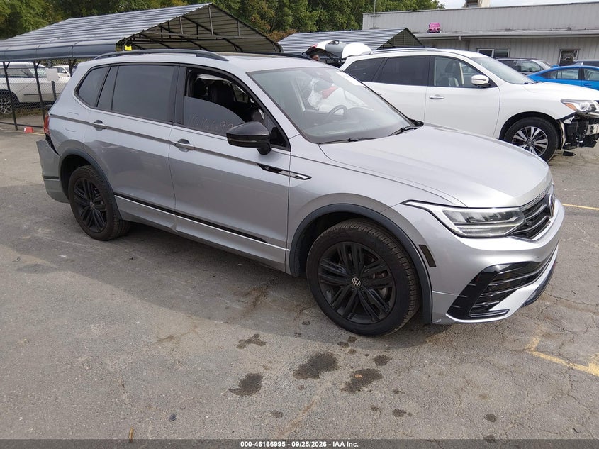 Vin: 3vv8b7ax6nm173187, lot: 46666837, volkswagen tiguan 2.0t se r-line black 2022 img_1