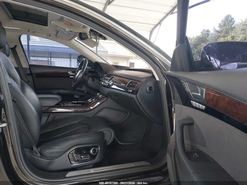 Фото 5 - AUDI A8 L
