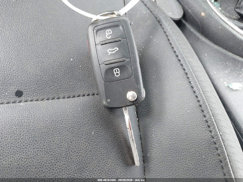 VOLKSWAGEN BEETLE 2013 VIN 3VWHP7AT4DM658789
