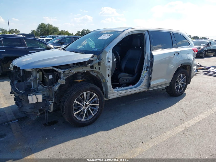 2017 Toyota Highlander, Left Side, IAAI, VIN 5TDJZRFH1HS512953 — photo 2
