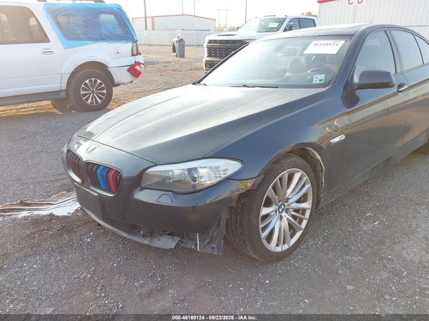 2011 BMW 550I · Фото 13