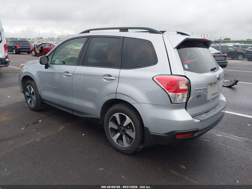 Vin: jf2sjaec8hh456471, lot: 46668008, subaru forester 2.5i premium 20173