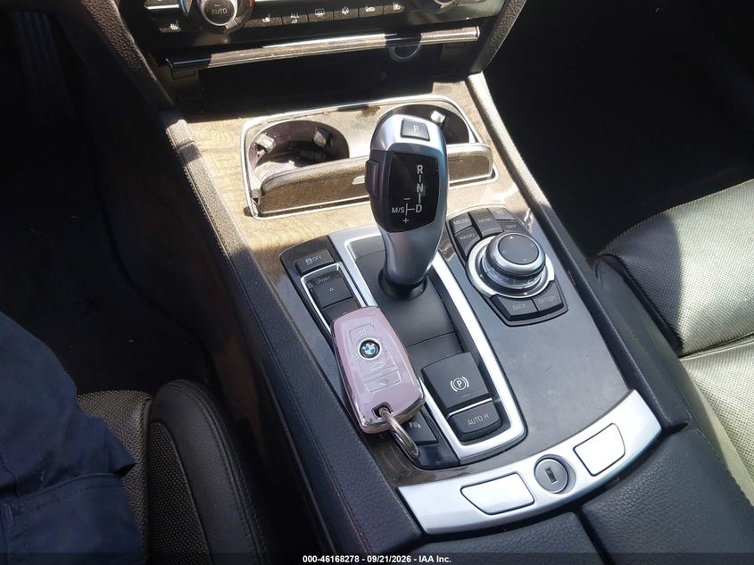 2013 BMW 740I · Фото 11