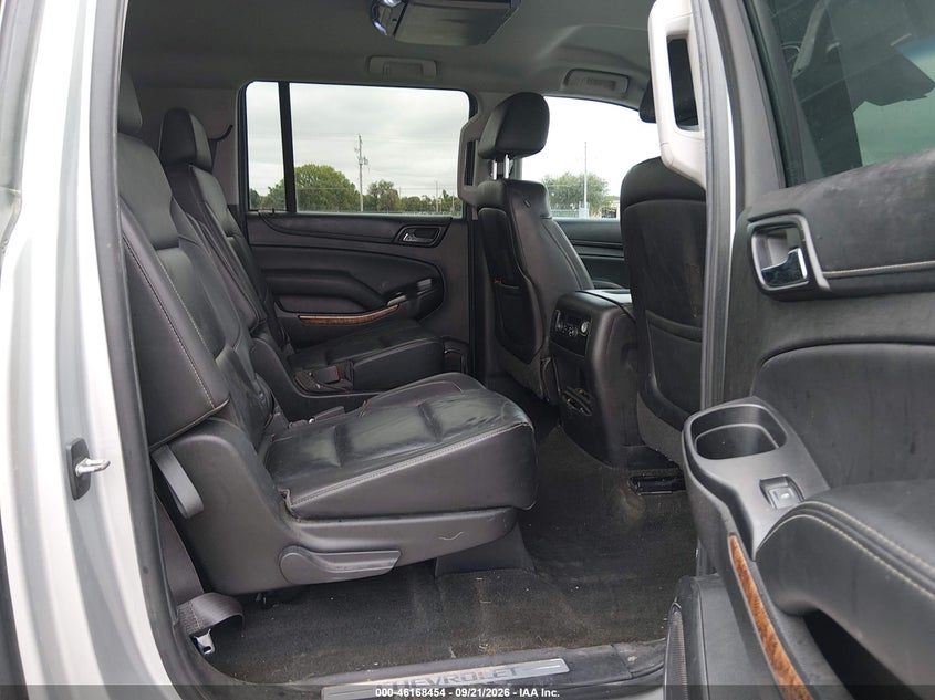 CHEVROLET SUBURBAN - zdjęcie 8