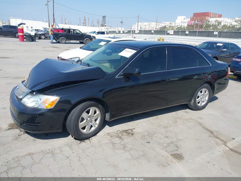 2000 TOYOTA AVALON auction photo 2