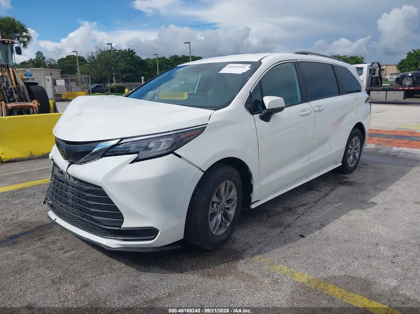 2026 Toyota Sienna, Ходова, IAAI, VIN 5TDKSKFC7TS231527 — фото 2