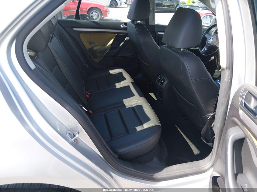 2010 VOLKSWAGEN JETTA auction photo 8