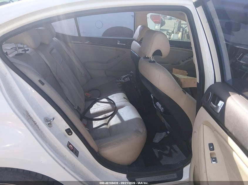 2015 KIA CADENZA PREMIUM · Photo 8