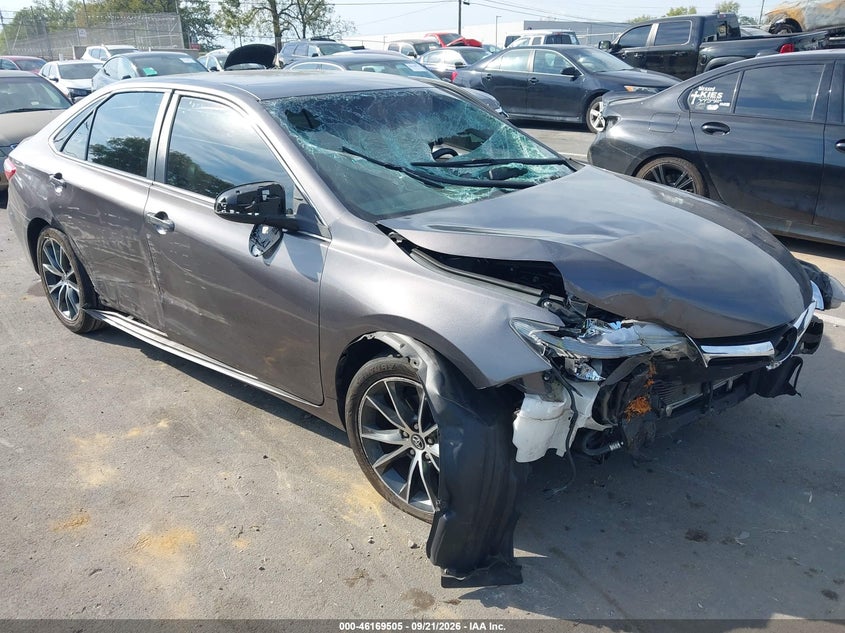 TOYOTA CAMRY - zdjęcie 18
