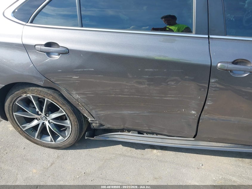 TOYOTA CAMRY - zdjęcie 19