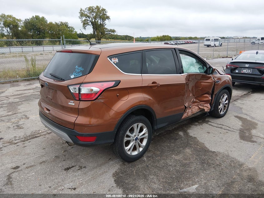 Vin: 1fmcu0gdxhud94956, lot: 46669560, ford escape se 20174