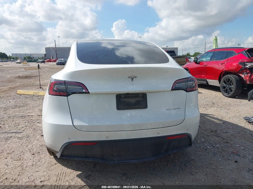 TESLA MODEL Y - zdjęcie 17