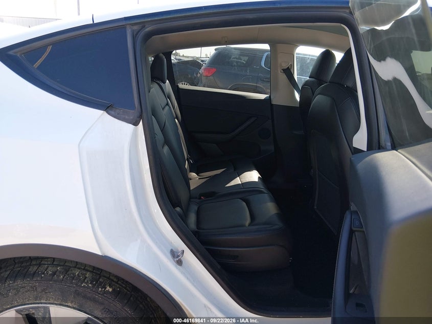 TESLA MODEL Y - zdjęcie 8