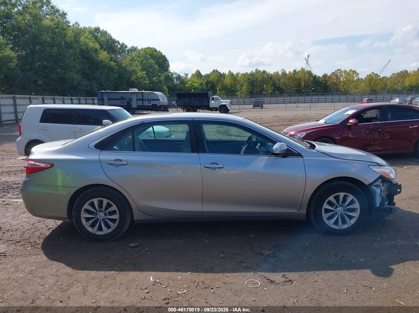 TOYOTA CAMRY - zdjęcie 13