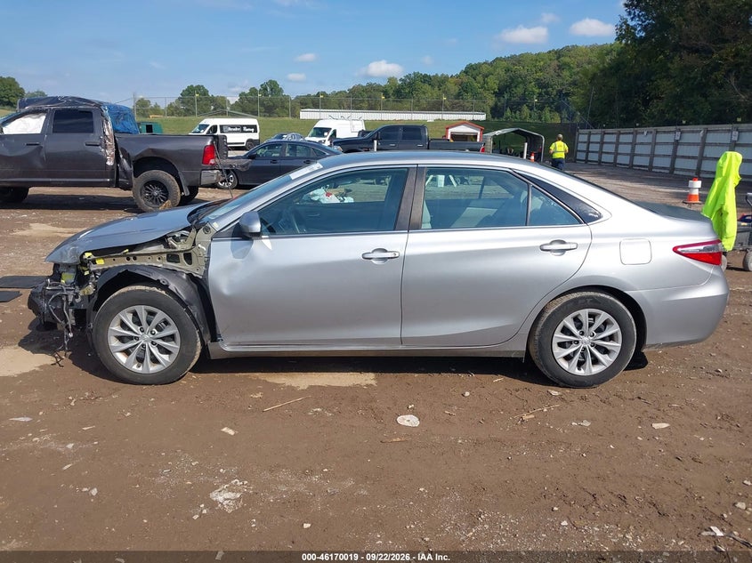 TOYOTA CAMRY - zdjęcie 14