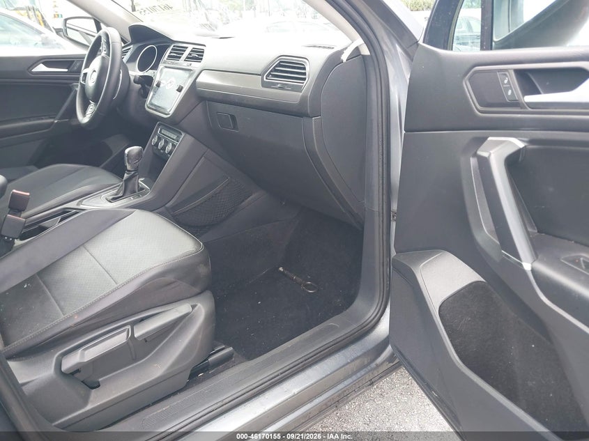 VOLKSWAGEN TIGUAN 2020 VIN 3VV3B7AX5LM042243