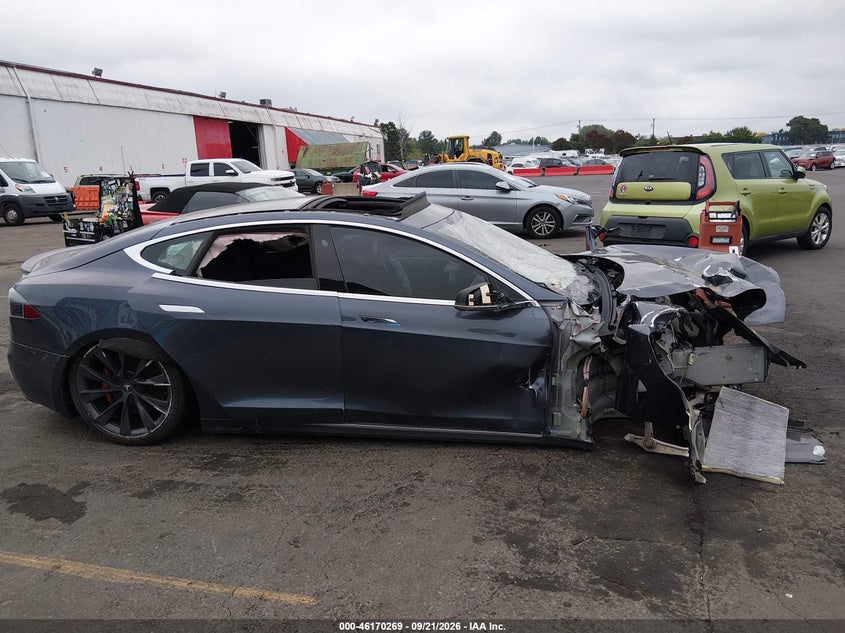 Фото 13 - TESLA MODEL S