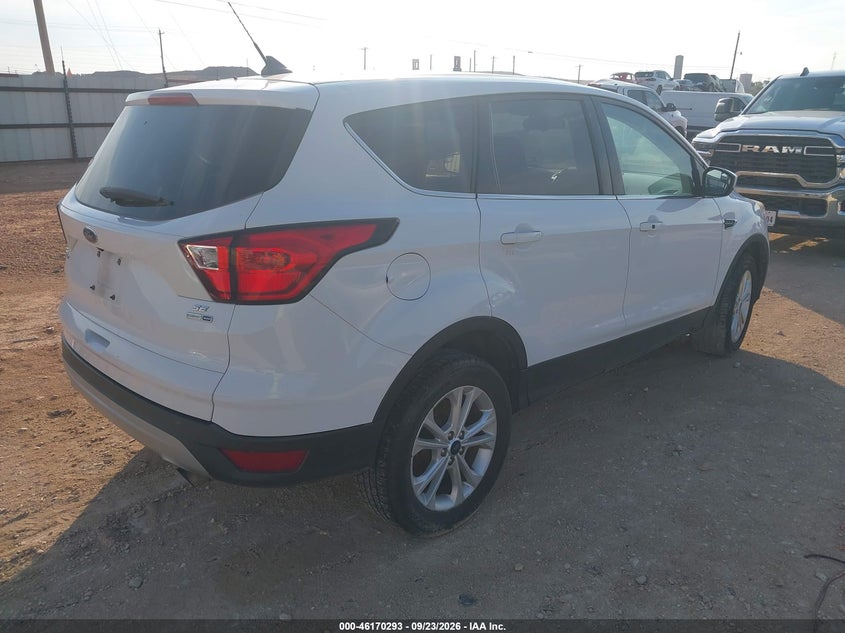 Vin: 1fmcu9gd0kua18018, lot: 46670135, ford escape se 20194