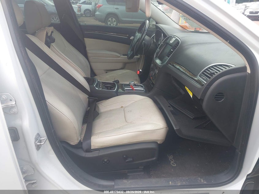 2015 CHRYSLER 300C auction photo 5
