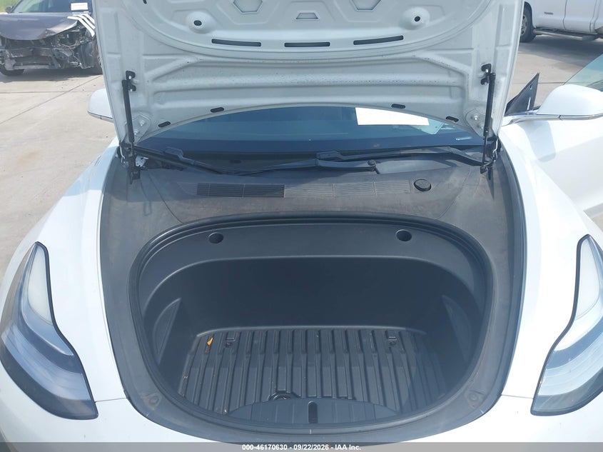 TESLA MODEL 3 - zdjęcie 10