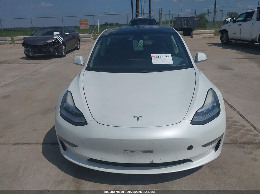 TESLA MODEL 3 - zdjęcie 12