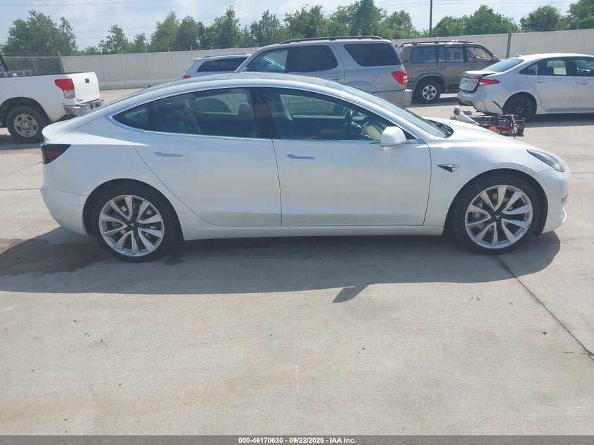 TESLA MODEL 3 - zdjęcie 13