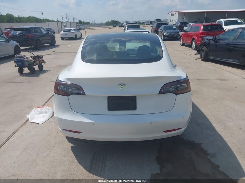 TESLA MODEL 3 - zdjęcie 16