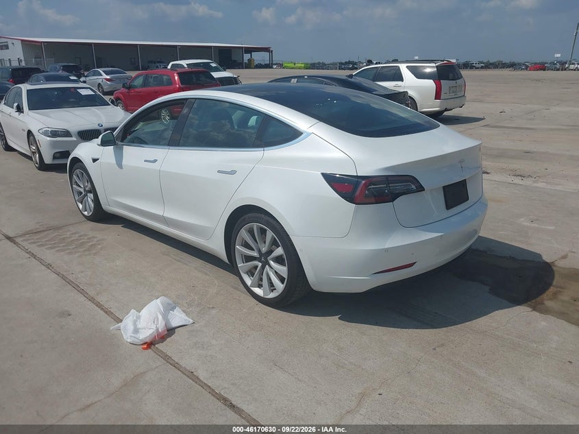 TESLA MODEL 3 - zdjęcie 3