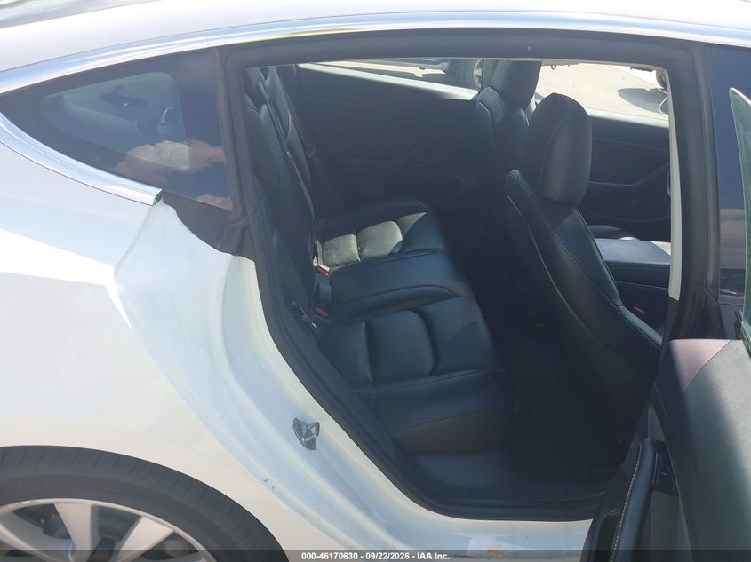 TESLA MODEL 3 - zdjęcie 8