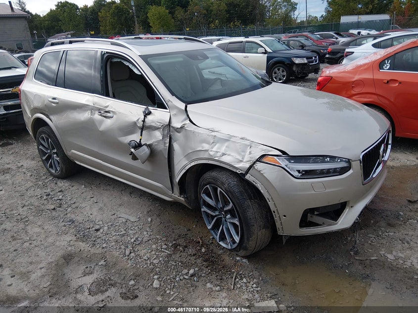 2017 VOLVO XC90 T6 MOMENTUM