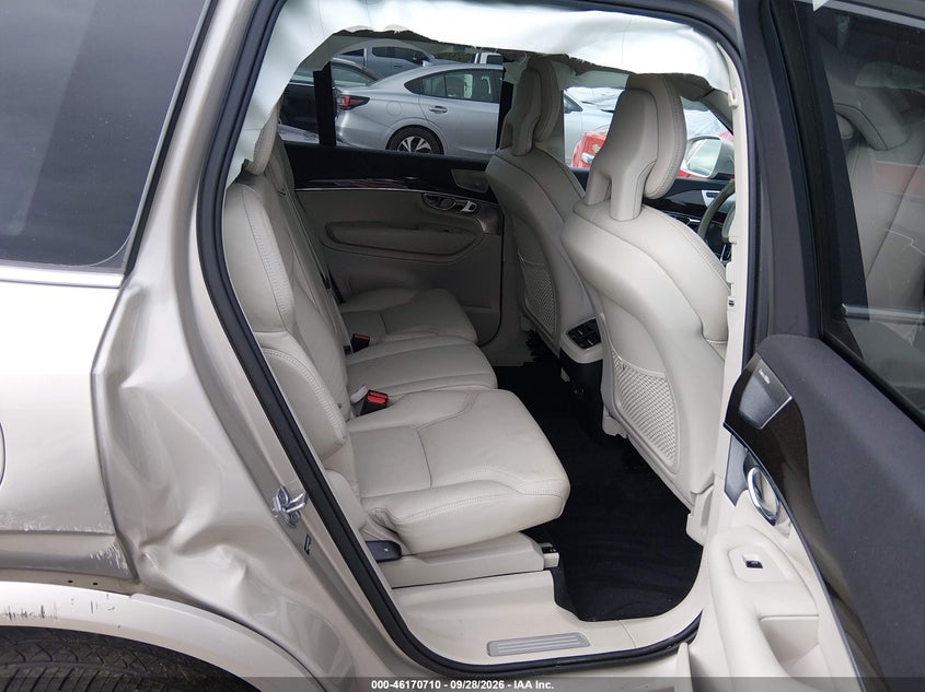 2017 VOLVO XC90 T6 MOMENTUM · Фото 8