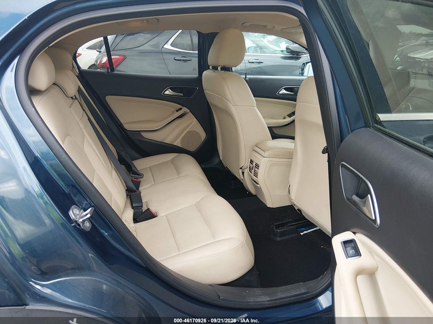 MERCEDES-BENZ GLA 250 - zdjęcie 8