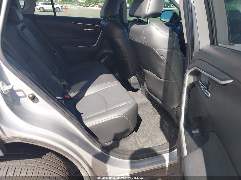 TOYOTA RAV4 - zdjęcie 8
