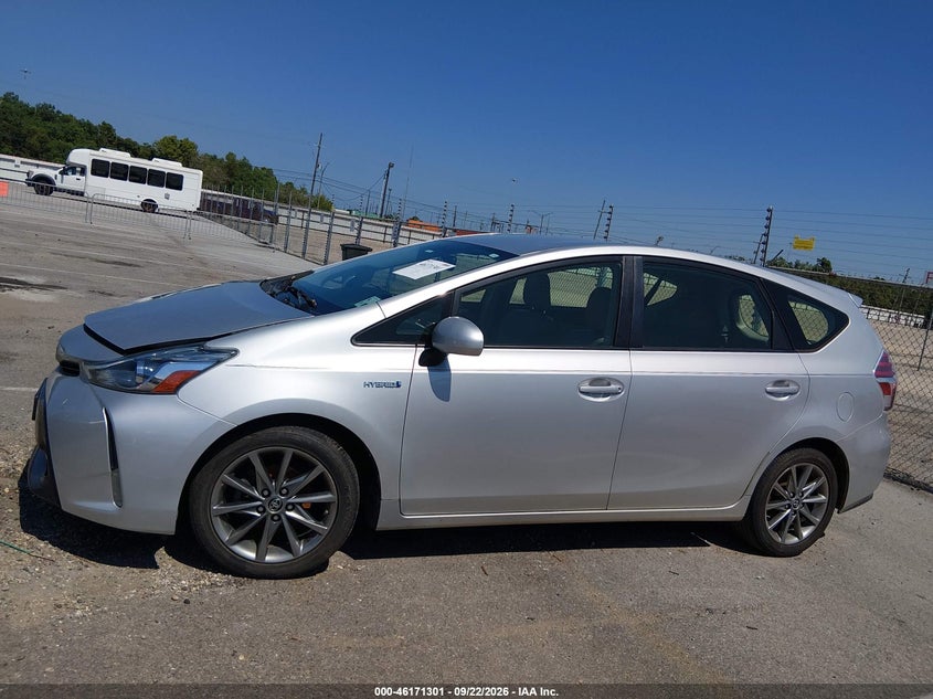 TOYOTA PRIUS V - zdjęcie 13
