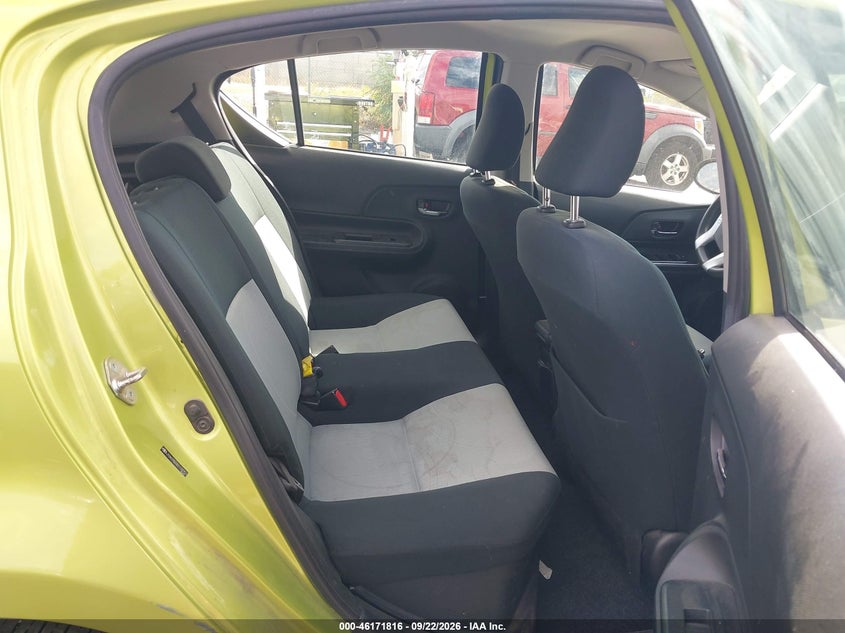 TOYOTA PRIUS C - zdjęcie 8