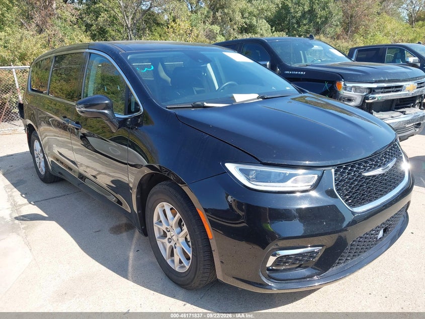 Vin: 2c4rc1bgxrr140199, lot: 46671679, chrysler pacifica touring l 2024 img_1