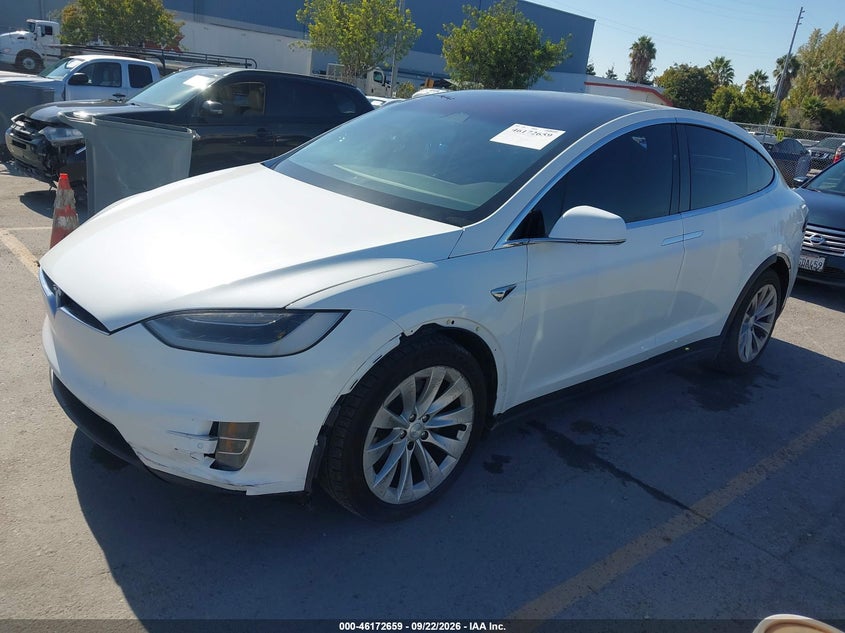2017 Tesla Model X, Удар ззаду, IAAI, VIN 5YJXCBE20HF046095 — фото 2