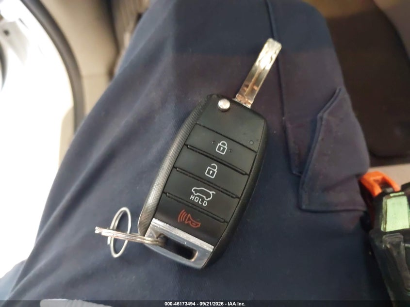 KIA SEDONA 2016 VIN KNDMA5C18G6207212