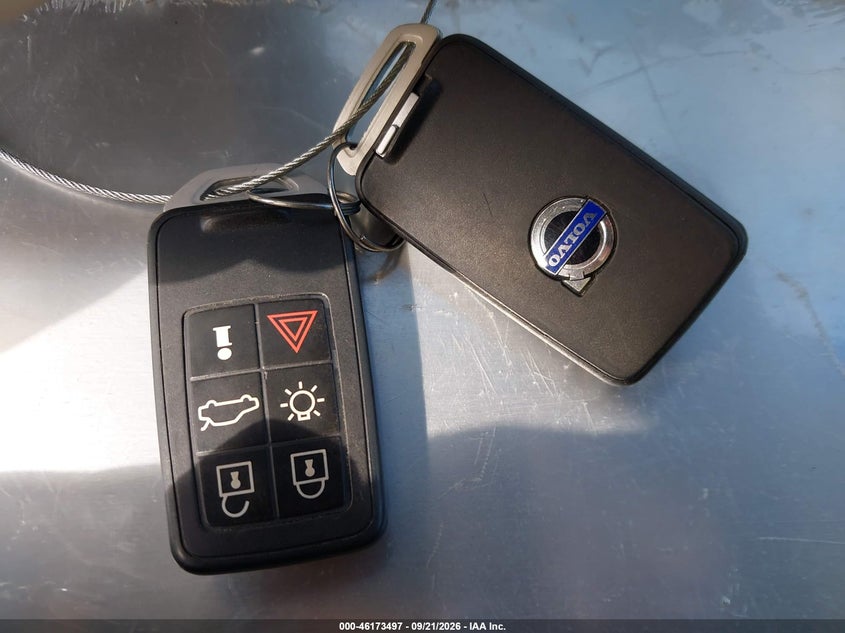 VOLVO XC70 2015 VIN YV4940NB4F1202409