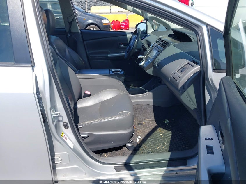 2012 TOYOTA PRIUS V auction photo 5