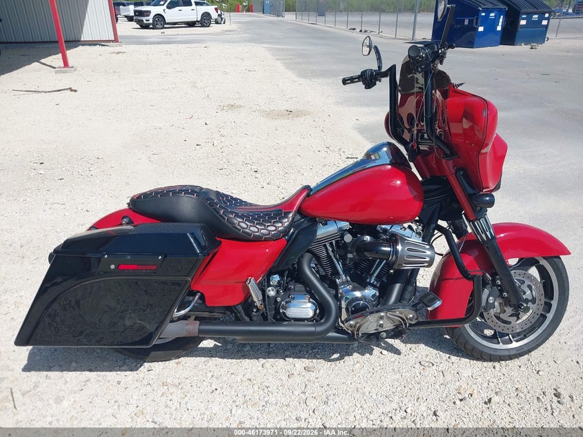 HARLEY-DAVIDSON FLHX 2011