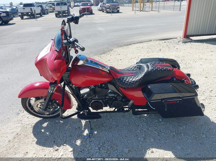 HARLEY-DAVIDSON FLHX 2011