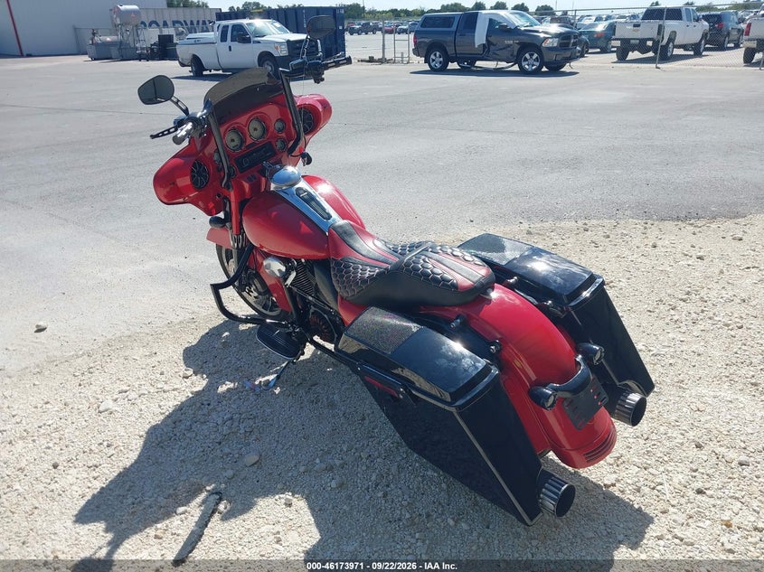 HARLEY-DAVIDSON FLHX 2011