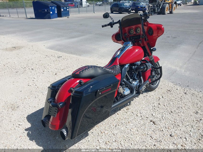 HARLEY-DAVIDSON FLHX 2011