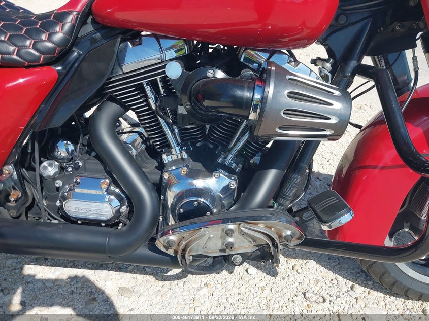 HARLEY-DAVIDSON FLHX 2011