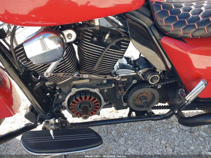HARLEY-DAVIDSON FLHX 2011